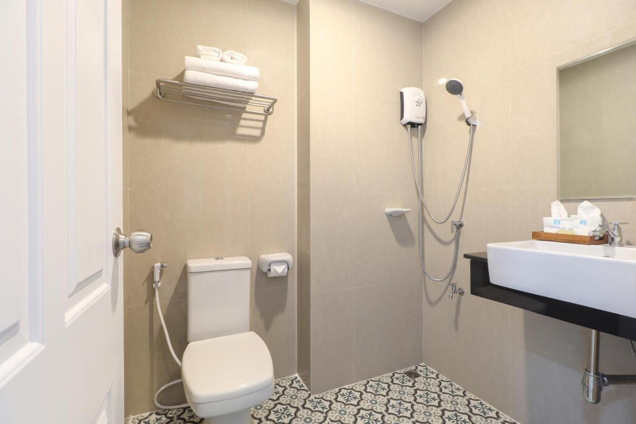 Oyo 374 Room Lanna Hotel Чиангмай Екстериор снимка
